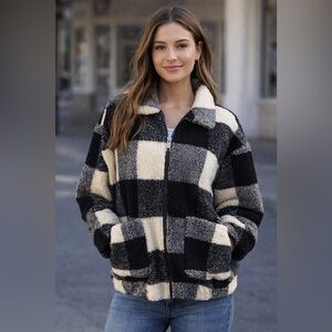 American Eagle Outfitters Black and Cream Plaid Fuzzy
Sherpa Jacket